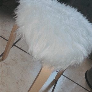 Vanity stool with fur